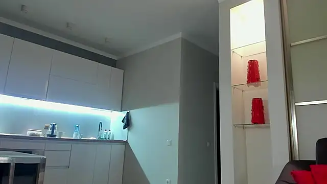 Emma Flin online show from 1, 3, 2025