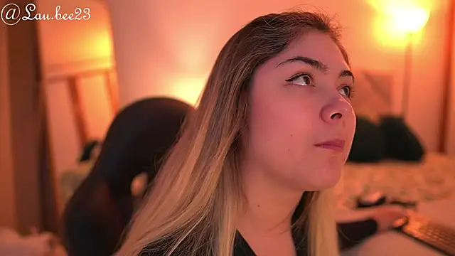 Lau Bee online show from 7, 10, 2025