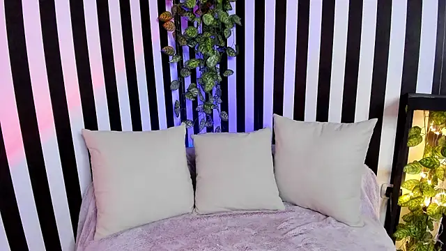 Snapshot of liz_goth chatting on 13, 1, 2026 liz goth online show from 13, 1, 2026