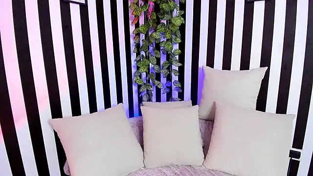 Snapshot of liz_goth chatting on 6, 4, 2026 liz goth online show from 6, 4, 2026