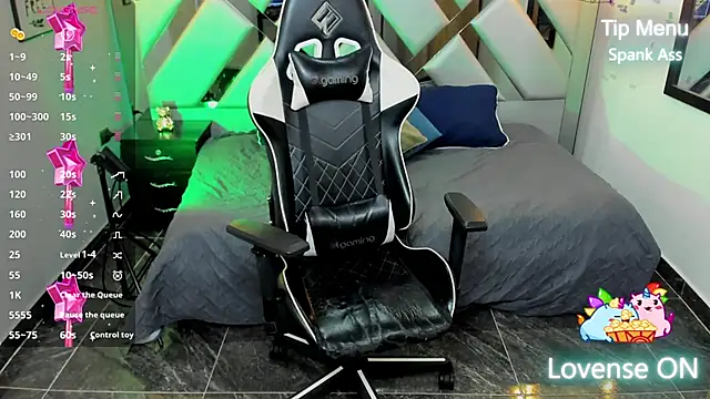 Nahomi-Hill online show from 2, 2, 2025