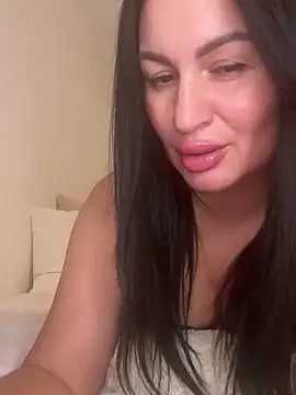 Snapshot of Helena7077 chatting on 21, 12, 2025 Helena7077 online show from 21, 12, 2025