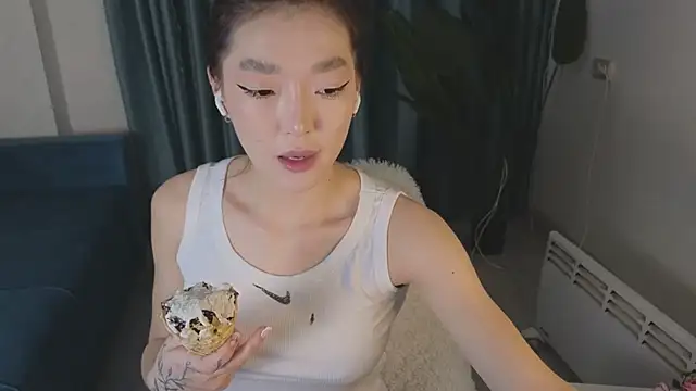 AudreyMell online show from 5, 3, 2025