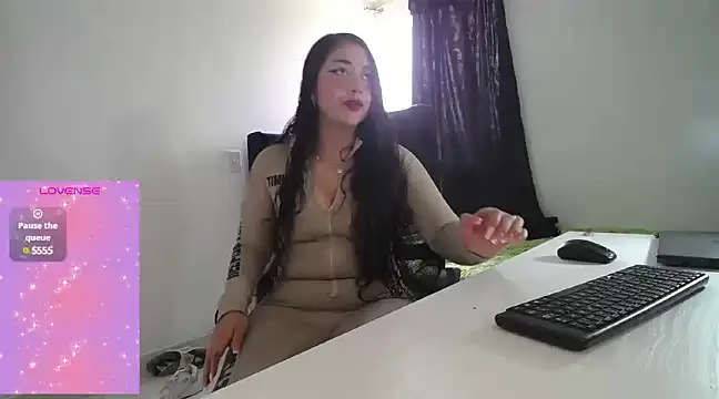 Estefany777 online show from 7, 1, 2025