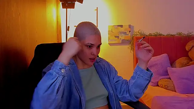 Charlee pink online show from 31, 3, 2026