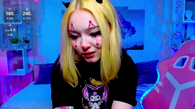 Snapshot of ElswythCovil chatting on 13, 12, 2024 ElswythCovil online show from 13, 12, 2024