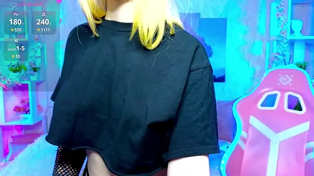 Snapshot of ElswythCovil chatting on 15, 12, 2024 ElswythCovil online show from 15, 12, 2024