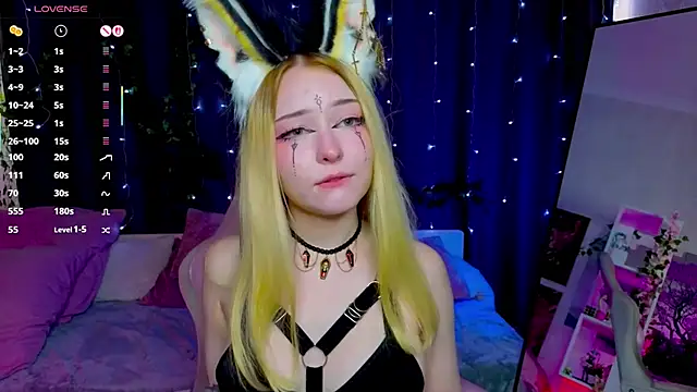 Snapshot of ElswythCovil chatting on 17, 9, 2025 ElswythCovil online show from 17, 9, 2025