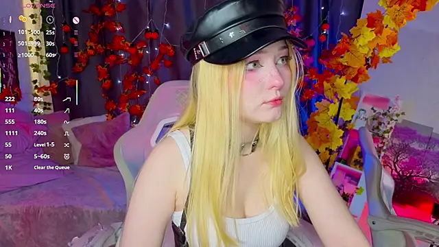 Snapshot of ElswythCovil chatting on 22, 10, 2025 ElswythCovil online show from 22, 10, 2025