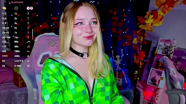 Snapshot of ElswythCovil chatting on 29, 10, 2025 ElswythCovil online show from 29, 10, 2025