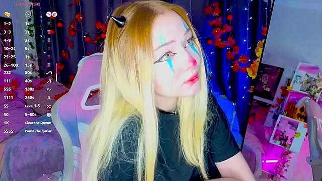 Snapshot of ElswythCovil chatting on 11, 11, 2025 ElswythCovil online show from 11, 11, 2025