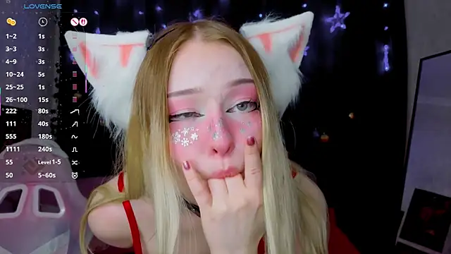 Snapshot of ElswythCovil chatting on 23, 12, 2025 ElswythCovil online show from 23, 12, 2025