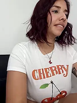 LucyMartelli online show from 6, 2, 2025