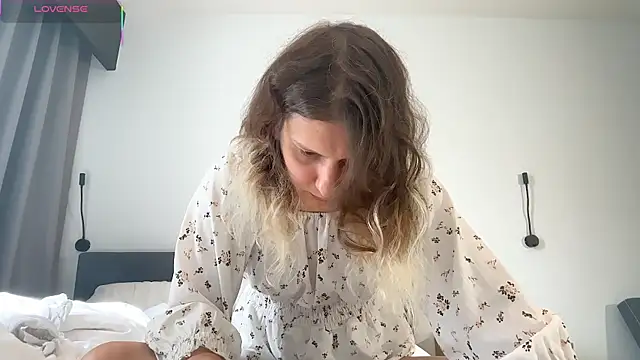 Alice Pinkhead online show from 9, 10, 2025