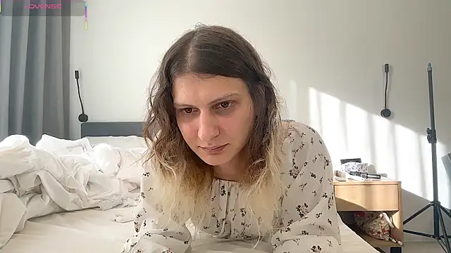 Alice Pinkhead online show from 10, 10, 2025