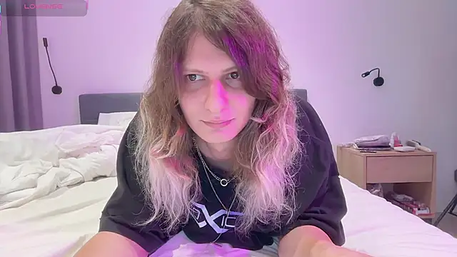 Alice Pinkhead online show from 27, 11, 2025