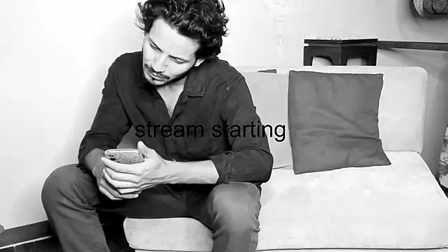 Nicholasrodrii online show from 13, 2, 2025