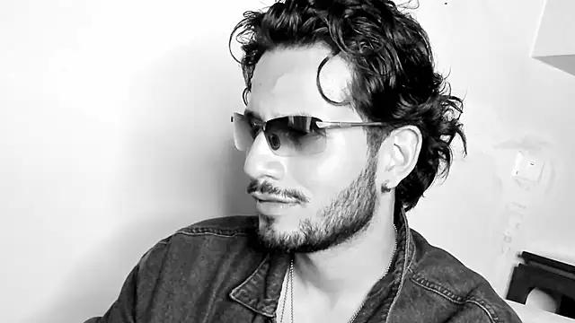 Nicholasrodrii online show from 23, 2, 2025