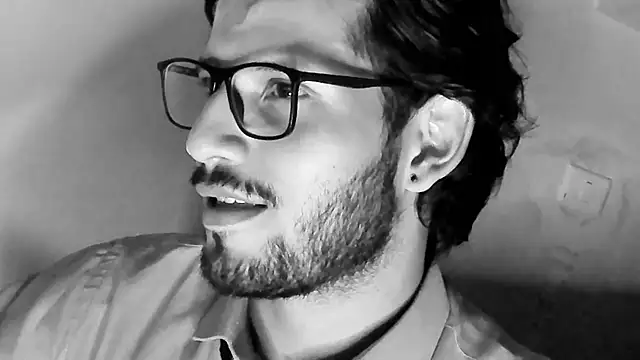 Nicholasrodrii online show from 1, 3, 2025