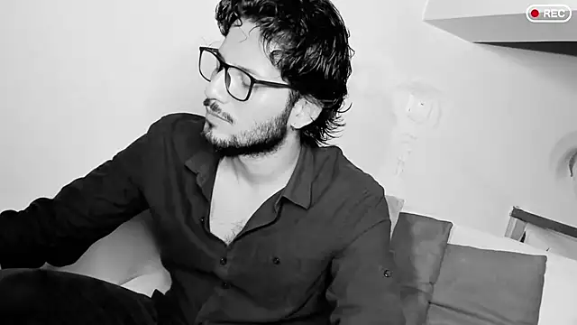 Nicholasrodrii online show from 16, 3, 2025