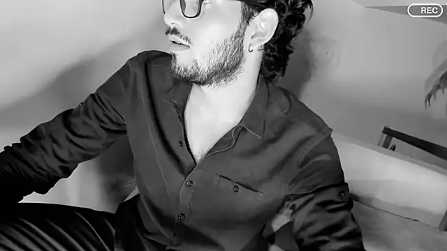 Nicholasrodrii online show from 17, 3, 2025