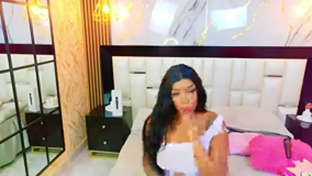 Snapshot of SalomeRestrepo chatting on 28, 7, 2026 SalomeRestrepo online show from 28, 7, 2026