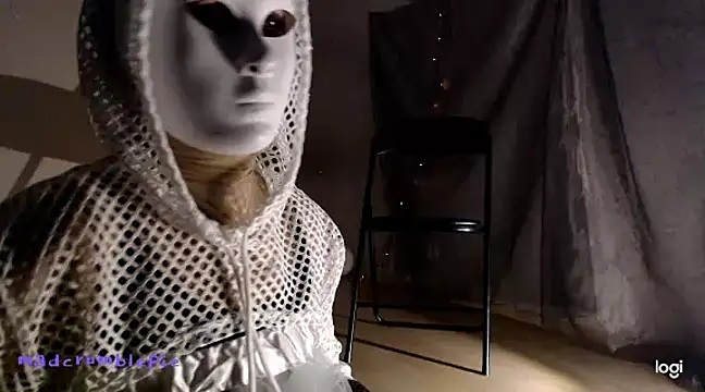 Snapshot of madcrumblepie chatting on 15, 12, 2024 madcrumblepie online show from 15, 12, 2024