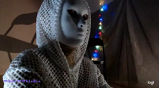 Snapshot of madcrumblepie chatting on 31, 12, 2024 madcrumblepie online show from 31, 12, 2024