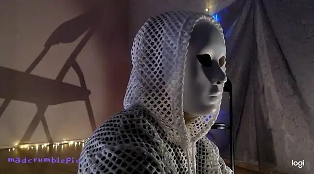 Snapshot of madcrumblepie chatting on 5, 1, 2025 madcrumblepie online show from 5, 1, 2025