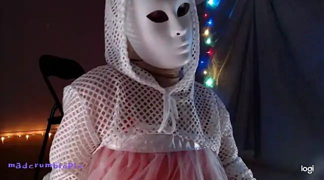 Snapshot of madcrumblepie chatting on 11, 1, 2025 madcrumblepie online show from 11, 1, 2025