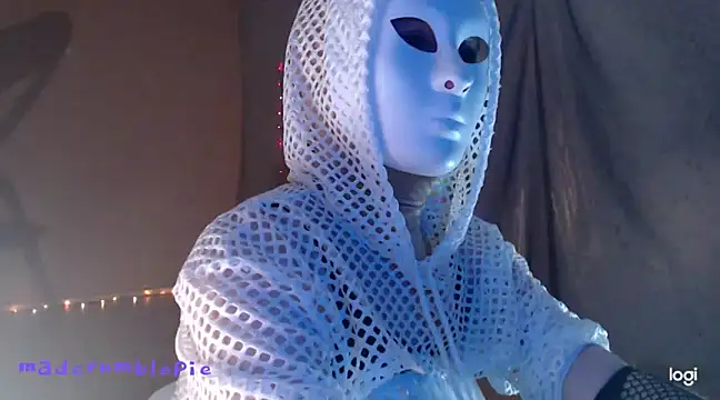 Snapshot of madcrumblepie chatting on 28, 1, 2025 madcrumblepie online show from 28, 1, 2025