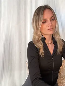 Snapshot of Milla__one chatting on 4, 5, 2026 Milla one online show from 4, 5, 2026