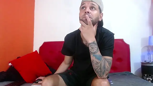 Snapshot of CindyandCarlo chatting on 13, 11, 2025 CindyandCarlo online show from 13, 11, 2025