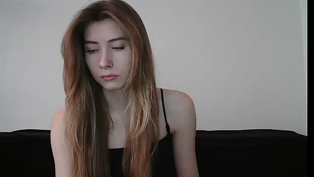 ErikaShyy online show from 2, 1, 2025