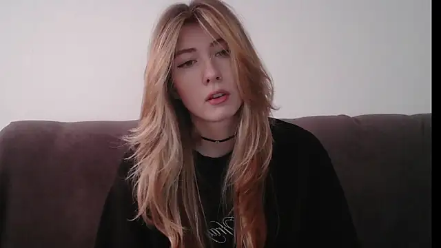 ErikaShyy online show from 30, 1, 2025