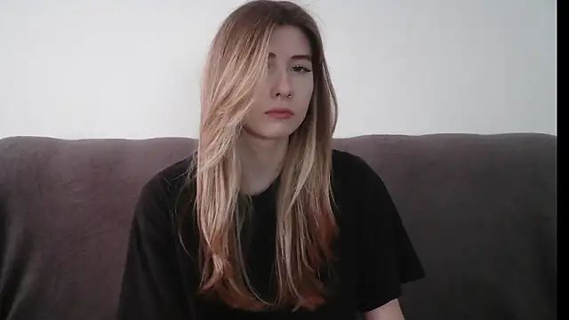 ErikaShyy online show from 11, 2, 2025