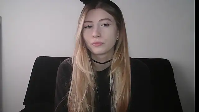 ErikaShyy online show from 8, 10, 2025