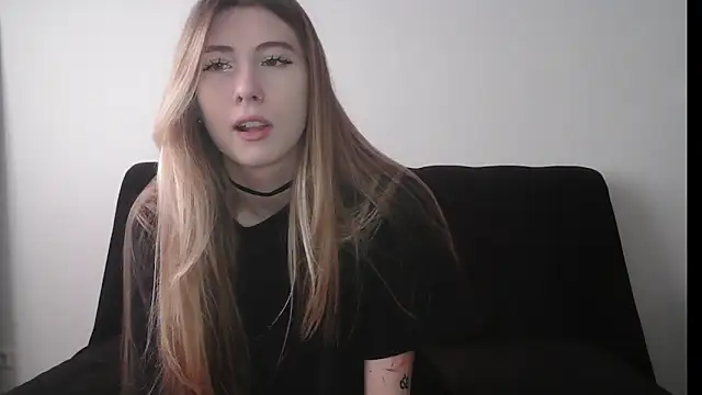 ErikaShyy online show from 9, 10, 2025