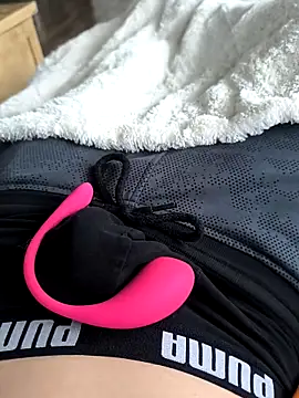 geilehecke1 online show from 25, 2, 2025