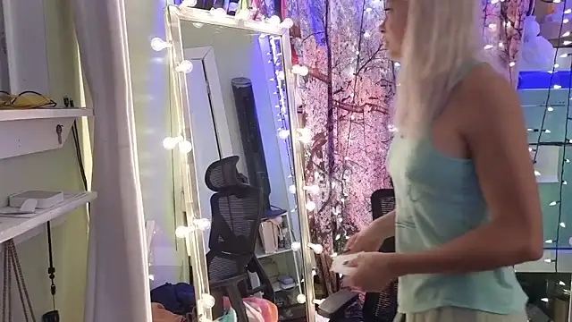 cunty tranny lydia online show from 28, 4, 2026