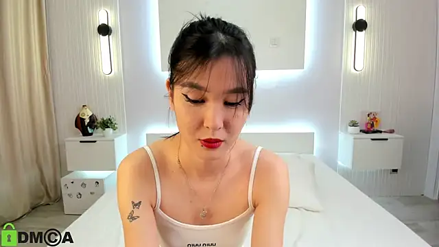 Lola Peach online show from 8, 2, 2025