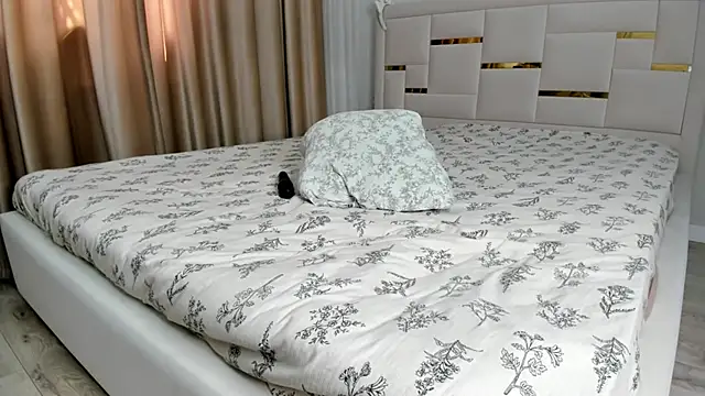 Lola Peach online show from 22, 6, 2026