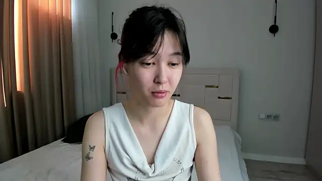 Lola Peach online show from 5, 7, 2026