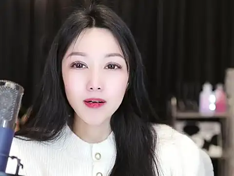 Nuyoah-77 online show from 10, 2, 2025