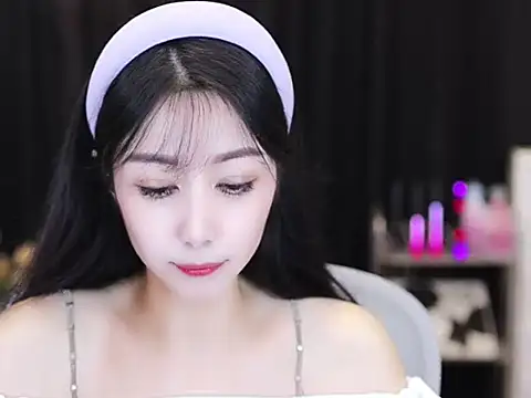 Nuyoah-77 online show from 15, 9, 2025