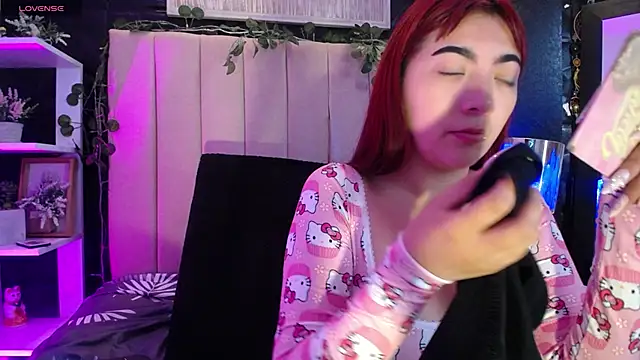 Snapshot of Mia_Rinn chatting on 17, 12, 2024 Mia Rinn online show from 17, 12, 2024