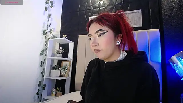 Snapshot of Mia_Rinn chatting on 20, 12, 2024 Mia Rinn online show from 20, 12, 2024