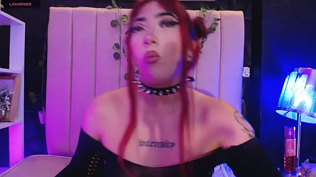 Snapshot of Mia_Rinn chatting on 23, 12, 2024 Mia Rinn online show from 23, 12, 2024