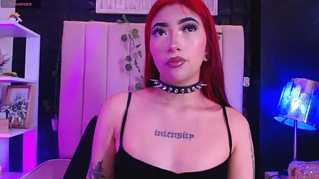 Snapshot of Mia_Rinn chatting on 24, 12, 2024 Mia Rinn online show from 24, 12, 2024