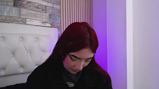 Snapshot of Mia_Rinn chatting on 4, 1, 2025 Mia Rinn online show from 4, 1, 2025